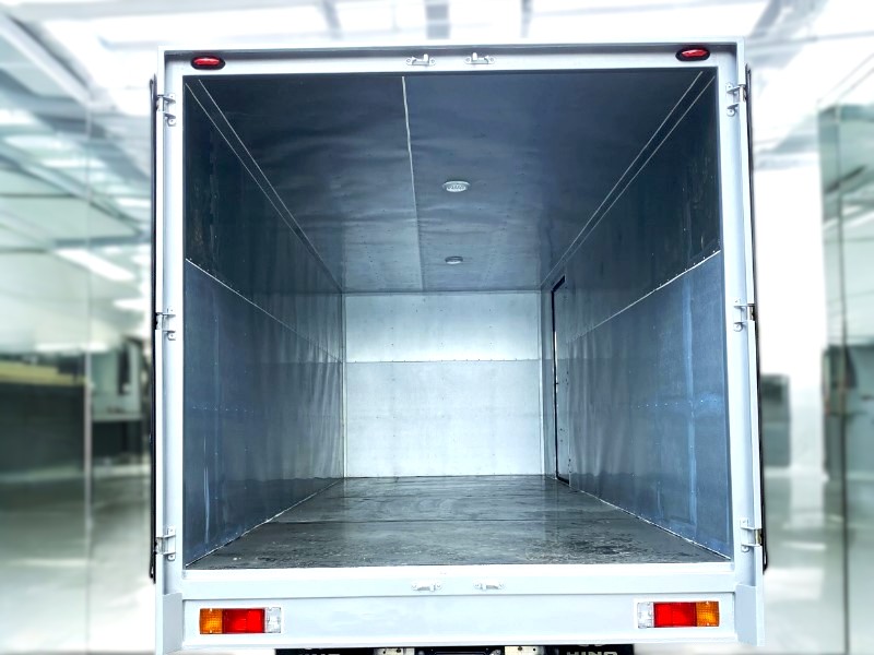 long-thung-xe-tai-hino-xzu720l-3-5-tan-thung-kin