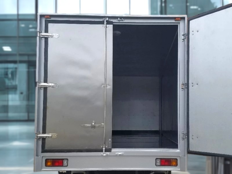 long-thung-xe-tai-hino-xzu730l-5-tan-thung-kin