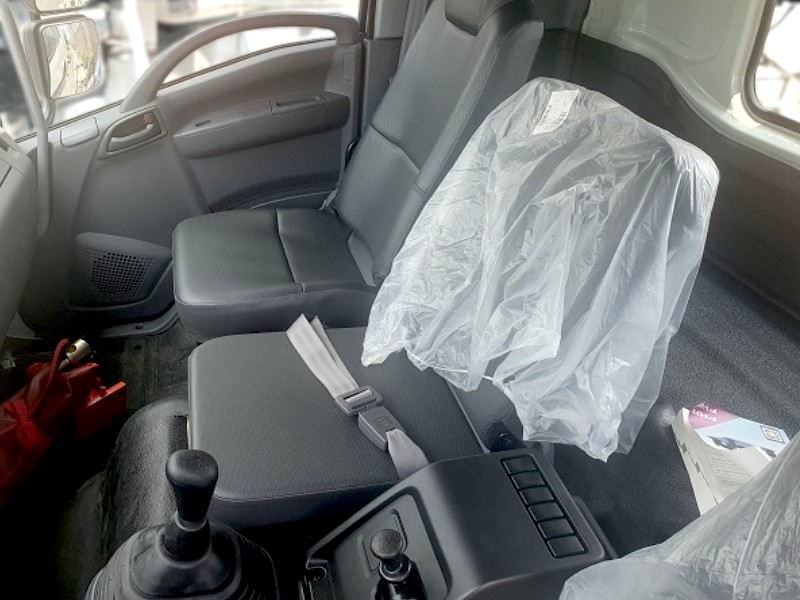 noi-that-xe-cho-rac-thung-roi-isuzu-15-khoi-fvr34l