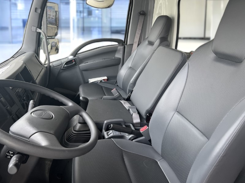 noi-that-xe-dong-lanh-isuzu-frr90le4-6-tan