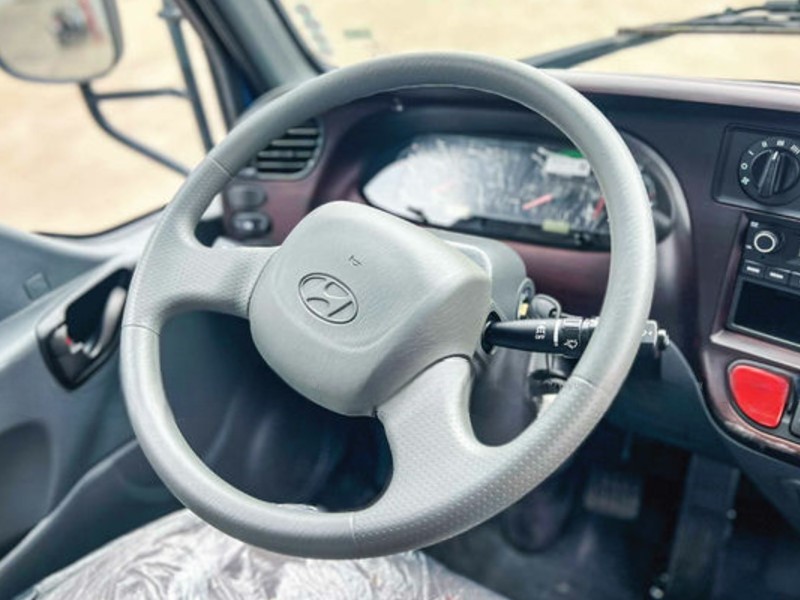 vo-lang-xe-tai-cho-gia-suc-hyundai-new-mighty-110s-5-9-tan-1