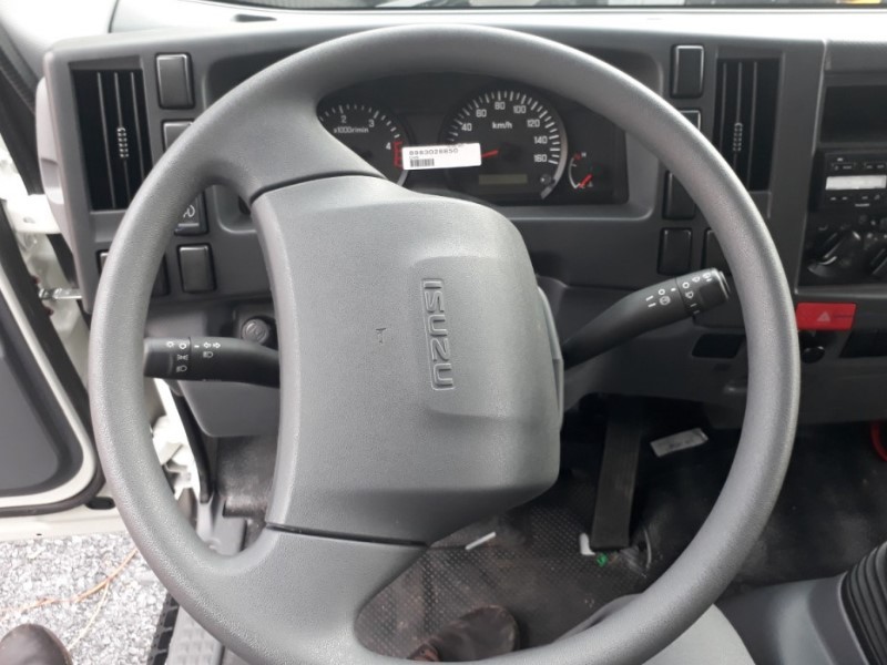 vo-lang-xe-tai-isuzu-npr85ke4-3-tan-cho-gia-suc