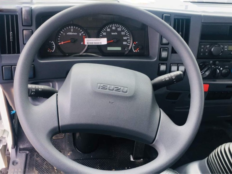 vo-lang-xe-tai-isuzu-nqr75me4-4-5-tan-cho-gia-suc