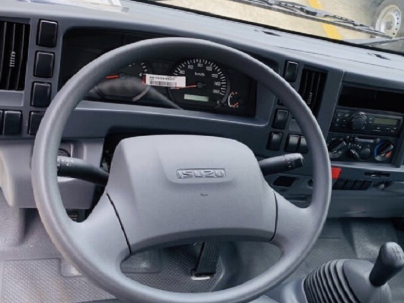 vo-lang-xe-tai-isuzu-nqr75me4-5-tan-thung-dong-lanh
