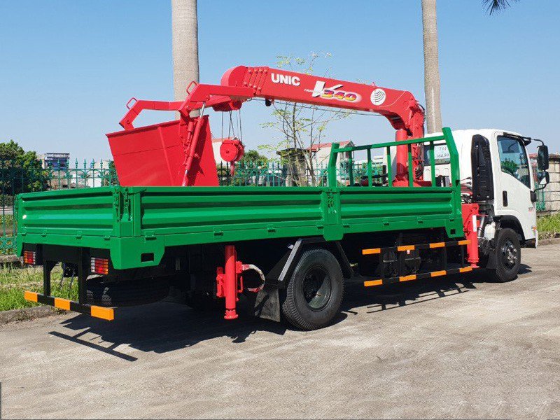 XE CẨU ISUZU NQR75LE4 4.6 TẤN GẮN CẨU UNIC URV344