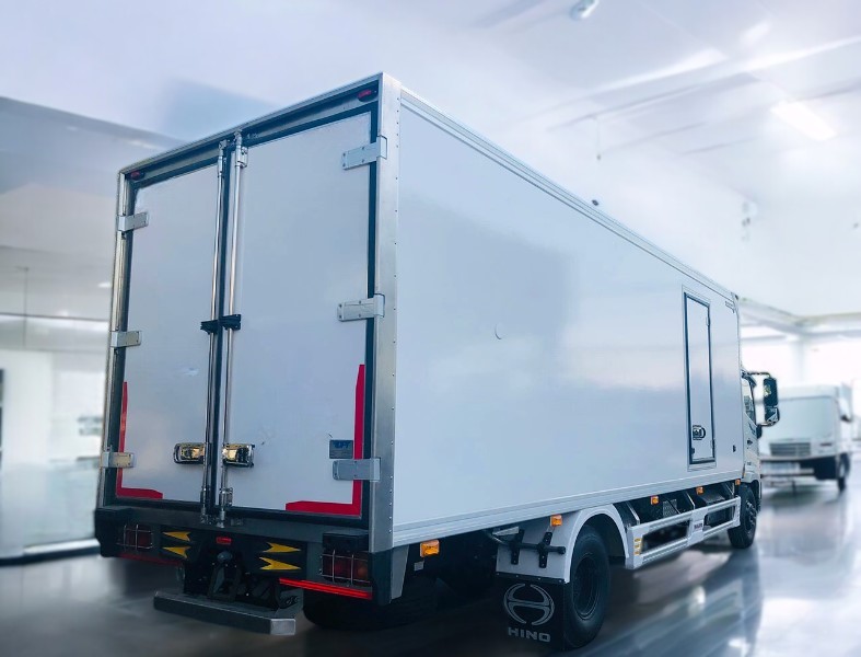 XE ĐÔNG LẠNH HINO FC9JNTC 5.7 TẤN THÙNG DÀI 7M2 - Ảnh 6