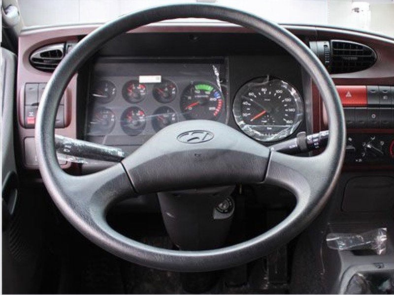 xe-dong-lanh-hyundai-hd240-14-tan-vo-lang