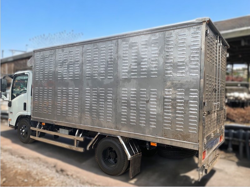 XE TẢI CHỞ GIA CẦM ISUZU NMR85HE4 1.8 TẤN - Ảnh 3