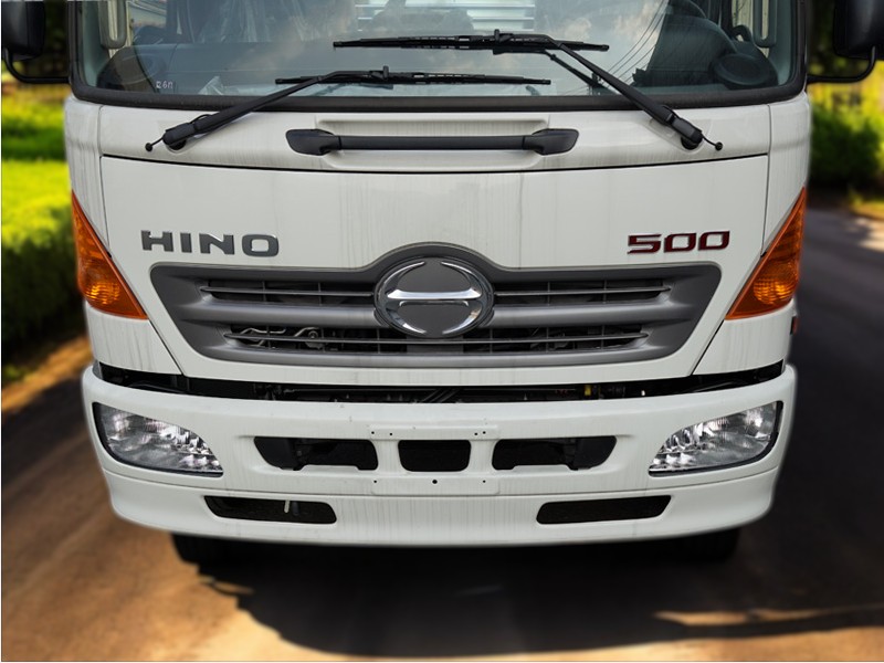 xe-tai-hino-fc9jlta-4-7-tan-thung-cho-ga-vit-mat-cabin