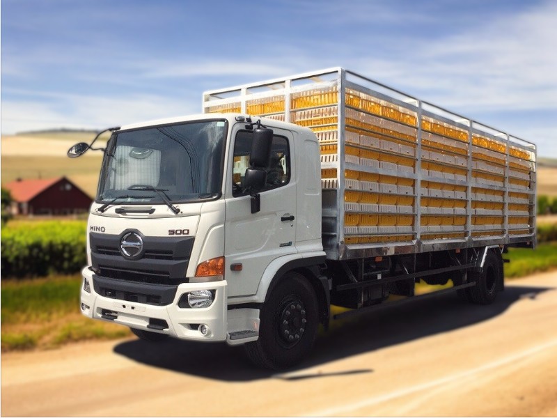 xe-tai-hino-fc9jlta-4-7-tan-thung-cho-ga-vit-ngoai-that
