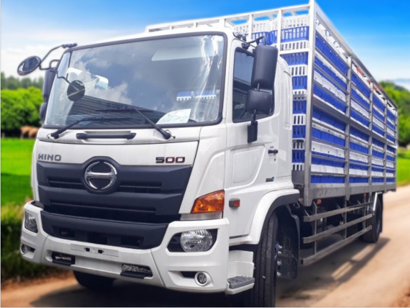 xe-tai-hino-fg8jt7a-6-tan-thung-cho-gia-cam-ngoai-that