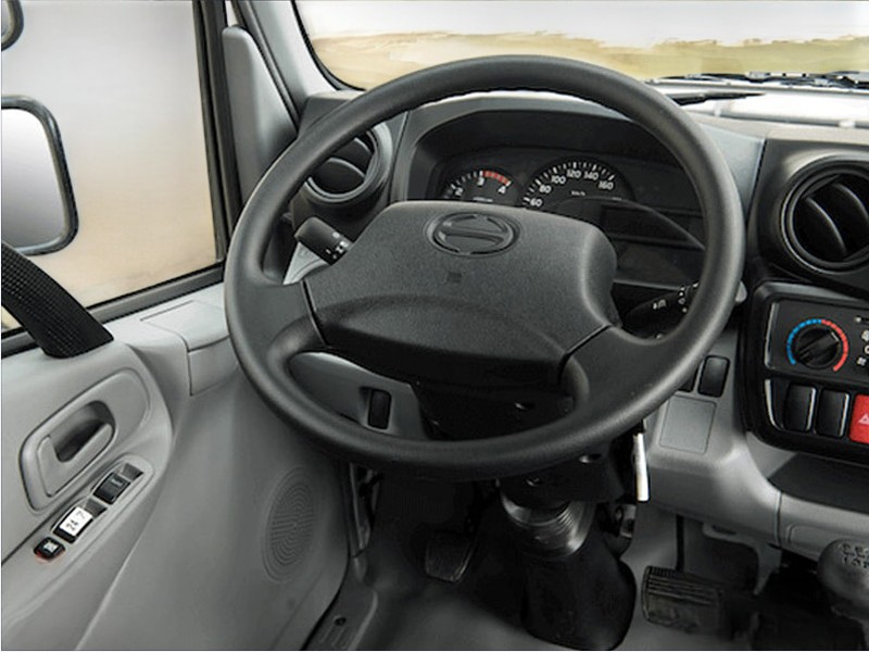 xe-tai-hino-fg8jt7a-6-tan-thung-cho-gia-cam-vo-lang