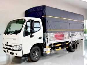 XE TẢI HINO XZU650L 1.9 TẤN THÙNG MUI BẠT