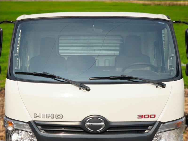 xe-tai-hino-xzu720l-3-tan-cho-gia-cam-mat-cabin