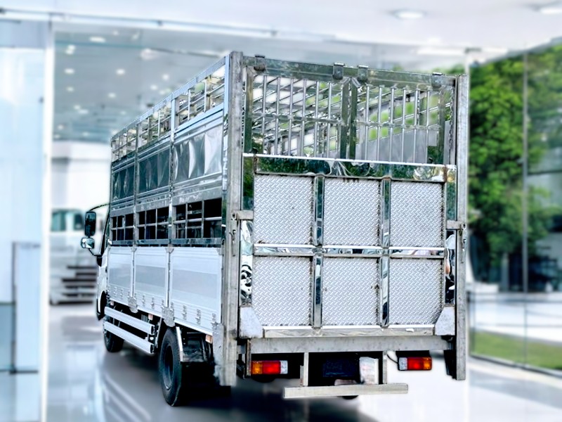 XE TẢI HINO XZU720L 3 TẤN CHỞ HEO - Ảnh 9