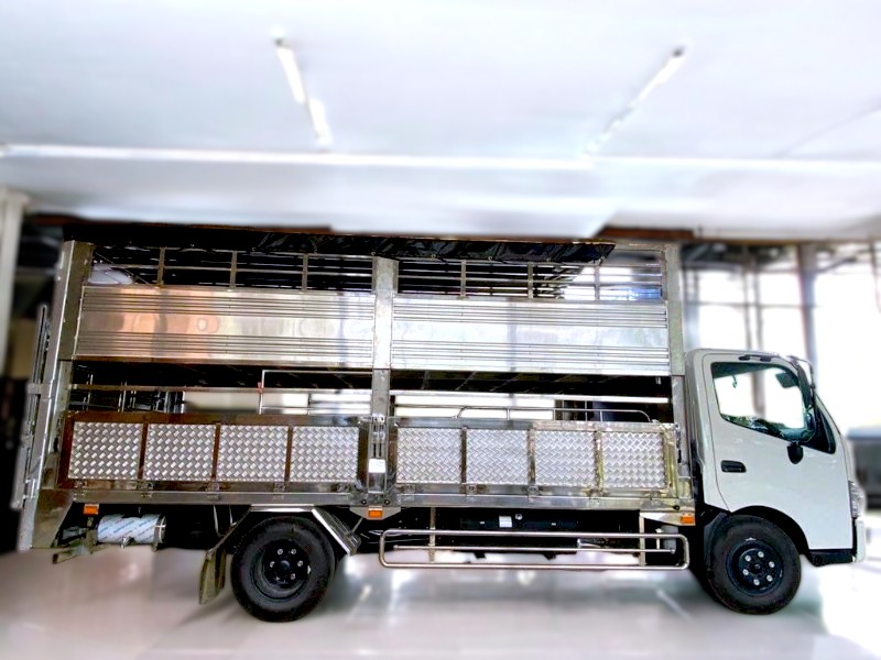 XE TẢI HINO XZU720L 3 TẤN CHỞ HEO - Ảnh 8
