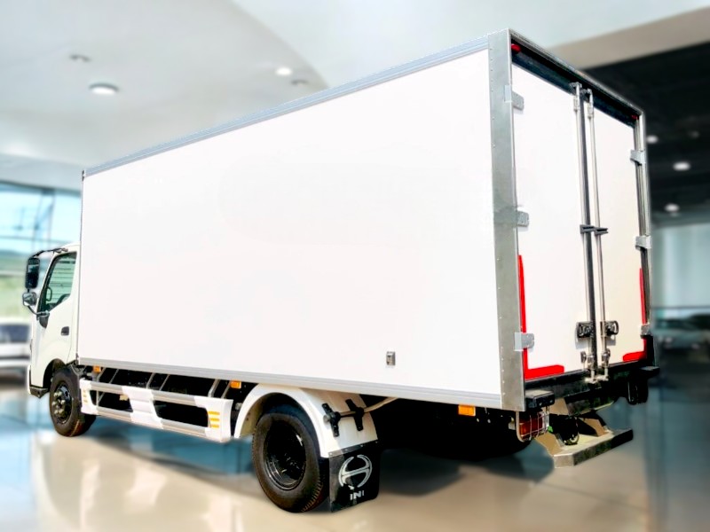 XE TẢI HINO XZU730L 5 TẤN THÙNG BẢO ÔN - Ảnh 6