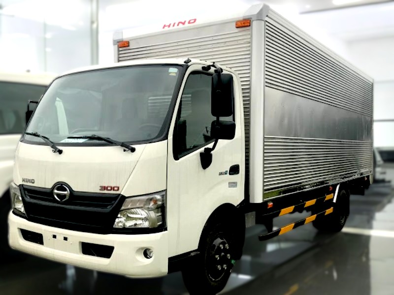 XE TẢI HINO XZU730L 5 TẤN THÙNG KÍN
