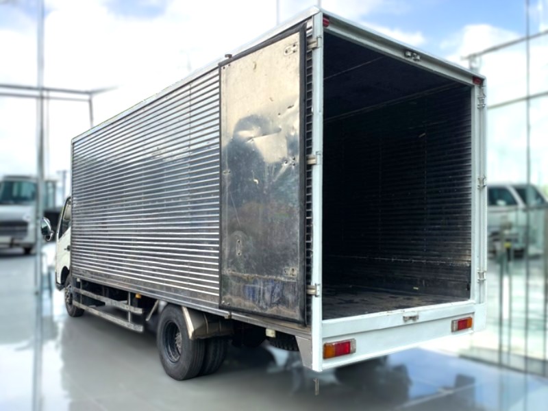 XE TẢI HINO XZU730L 5 TẤN THÙNG KÍN - Ảnh 4