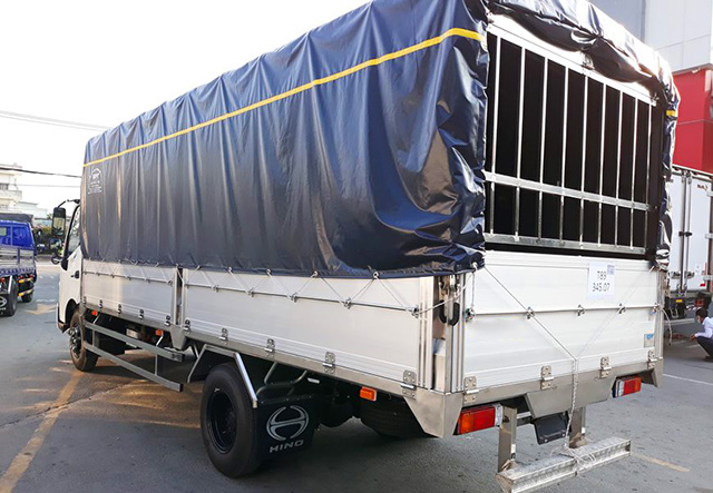 XE TẢI HINO XZU730L 5 TẤN THÙNG MUI BẠT - Ảnh 4