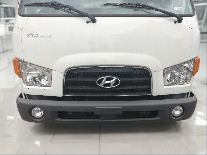 xe-tai-hyundai-new-mighty-110sl-7-tan-thung-lung-den-xe