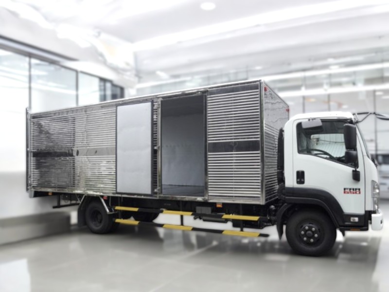 XE TẢI ISUZU FRR90LE4 6.5 TẤN THÙNG KÍN - Ảnh 5