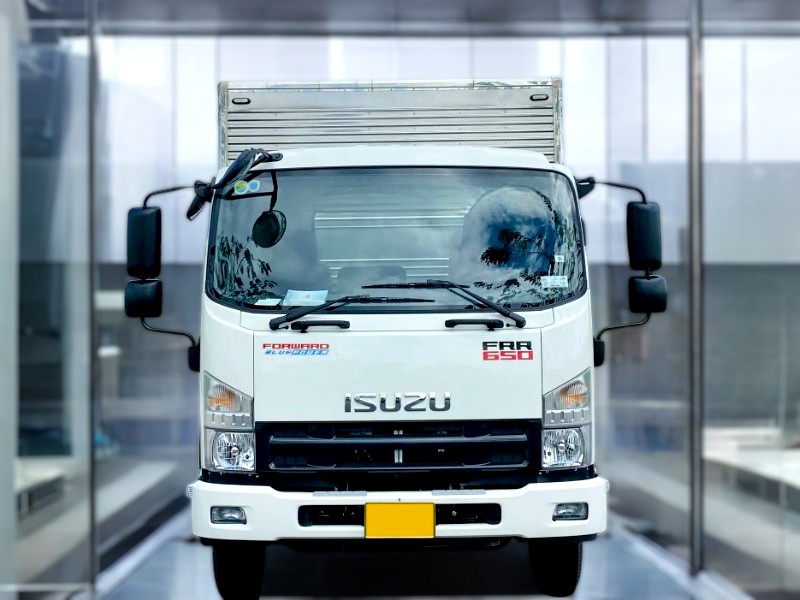 XE TẢI ISUZU FRR90LE4 6.5 TẤN THÙNG KÍN - Ảnh 2