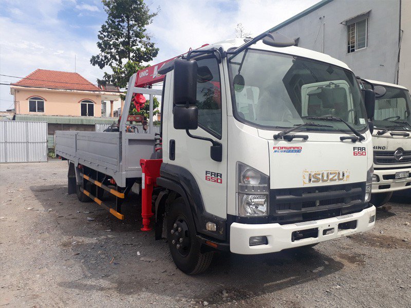 XE TẢI ISUZU FRR90N 4.2 TẤN GẮN CẨU UNIC 3 TẤN 6 KHÚC - Ảnh 2