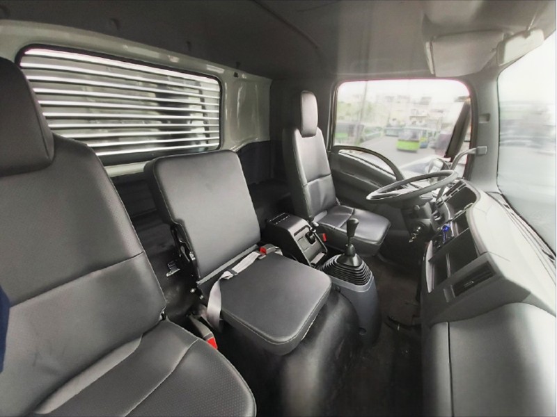 xe-tai-isuzu-fvm34we4-13-tan-3-chan-cho-gia-cam-noi-that