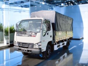 XE TẢI ISUZU NMR77EE4 2.4 TẤN THÙNG MUI BẠT