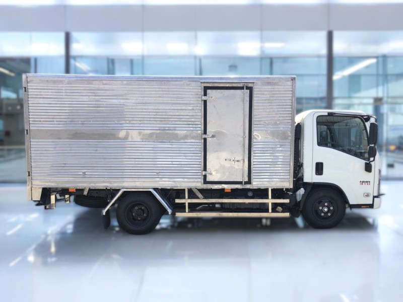 XE TẢI ISUZU NMR85HE4 3 TẤN THÙNG KÍN - Ảnh 5