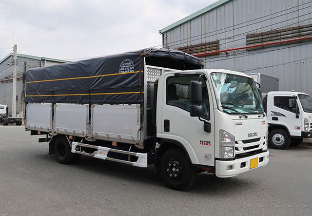 XE TẢI ISUZU NPR85KE4 4 TẤN THÙNG MUI BẠT - Ảnh 2