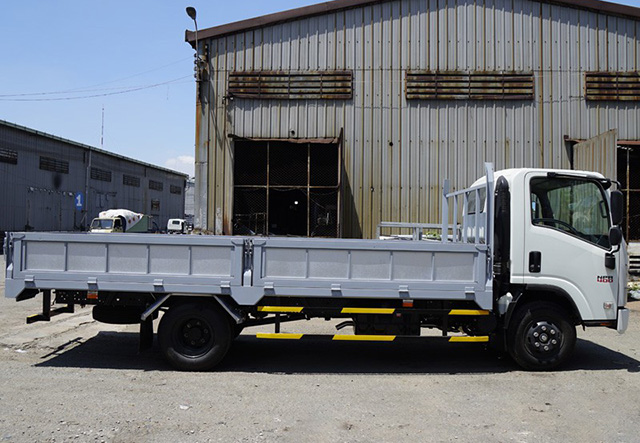XE TẢI ISUZU NQR75LE4 5.5 TẤN THÙNG LỬNG - Ảnh 4