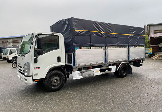 XE TẢI ISUZU NQR75LE4 5.5 TẤN THÙNG BẠT - Ảnh 3