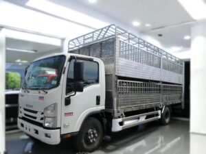 Alternative view of XE TẢI ISUZU NQR75LE4 4 TẤN CHỞ GIA SÚC