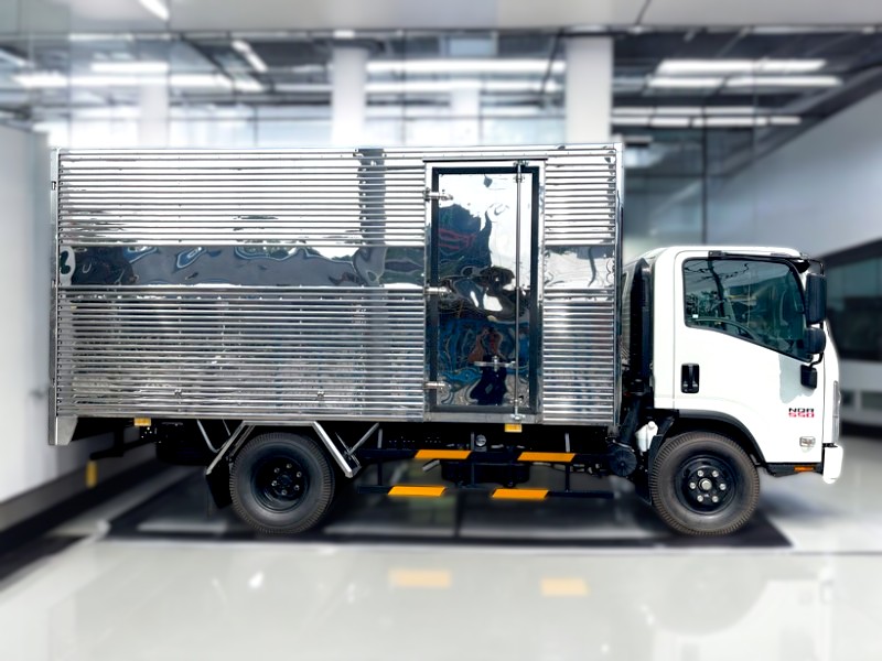 XE TẢI ISUZU NQR75LE4 5.5 TẤN THÙNG KÍN - Ảnh 5