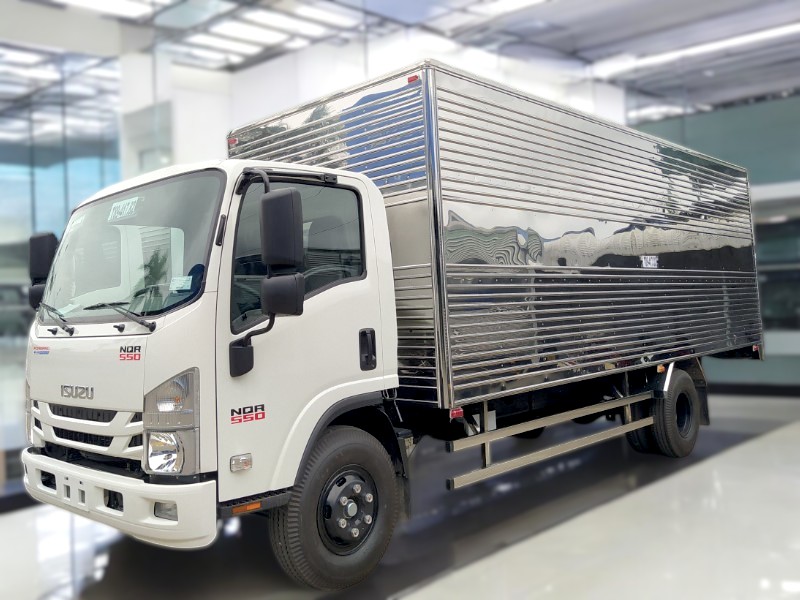 XE TẢI ISUZU NQR75LE4 5.5 TẤN THÙNG KÍN