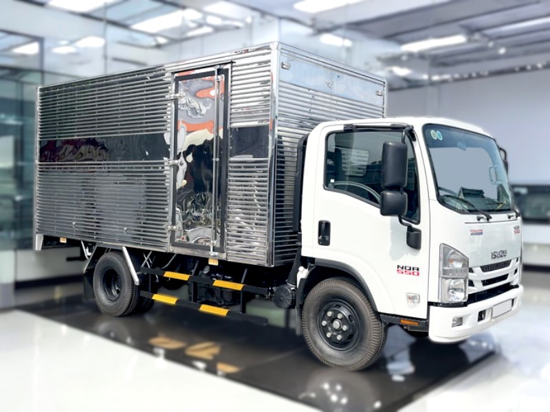 XE TẢI ISUZU NQR75LE4 5.5 TẤN THÙNG KÍN - Ảnh 4