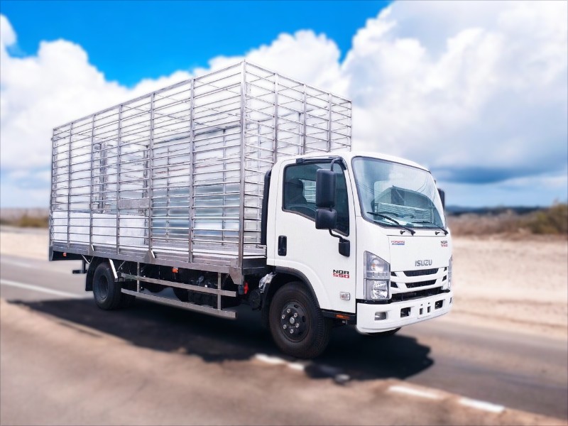 xe-tai-isuzu-nqr75le4-5-tan-thung-cho-gia-cam-khung-xe
