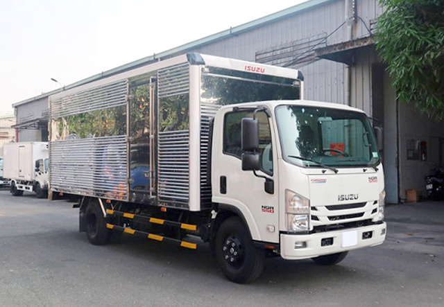 XE TẢI ISUZU NQR75LE4 5 TẤN THÙNG KÍN - Ảnh 2