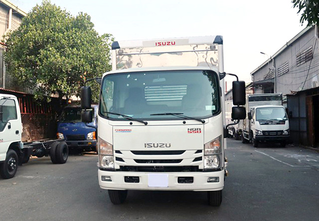 XE TẢI ISUZU NQR75LE4 5 TẤN THÙNG KÍN - Ảnh 4