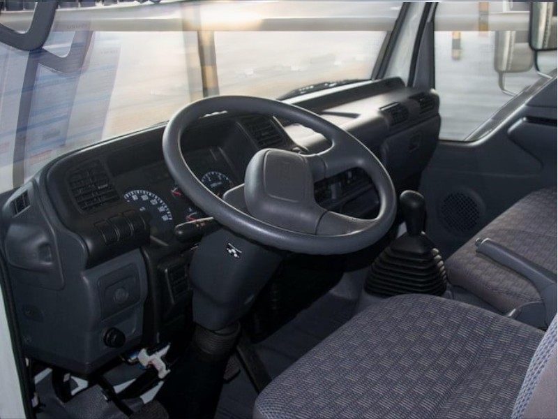 xe-tai-isuzu-nqr75me4-3-2-tan-cho-ga-vit-con-vo-lang