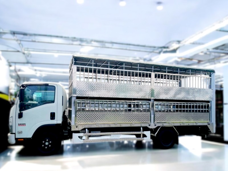 XE TẢI ISUZU NQR75ME4 4.5 TẤN CHỞ GIA SÚC - Ảnh 6