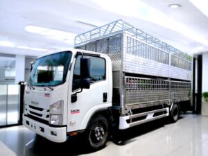 XE TẢI ISUZU NQR75ME4 4.5 TẤN CHỞ GIA SÚC