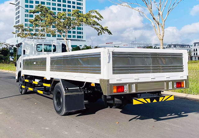 XE TẢI ISUZU NQR75ME4 6 TẤN THÙNG LỬNG - Ảnh 4