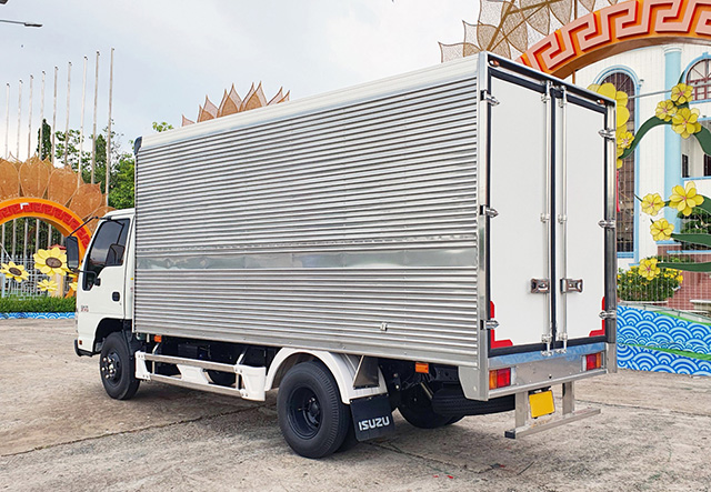 XE TẢI ISUZU QKR77HE4 1.9 TẤN THÙNG KÍN - Ảnh 2