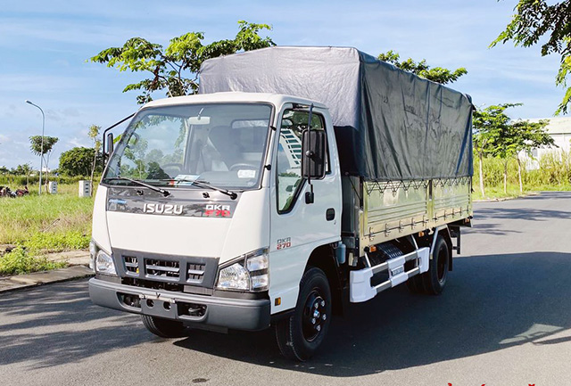XE TẢI ISUZU QKR77HE4 2.4 TẤN THÙNG MUI BẠT - Ảnh 2