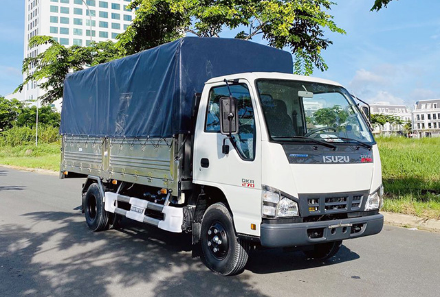 XE TẢI ISUZU QKR77HE4 2.4 TẤN THÙNG MUI BẠT - Ảnh 3