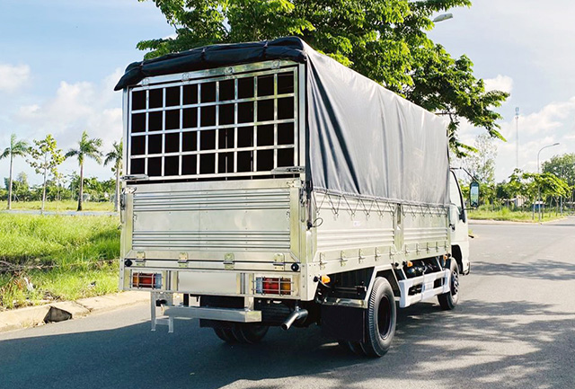 XE TẢI ISUZU QKR77HE4 2.4 TẤN THÙNG MUI BẠT - Ảnh 5
