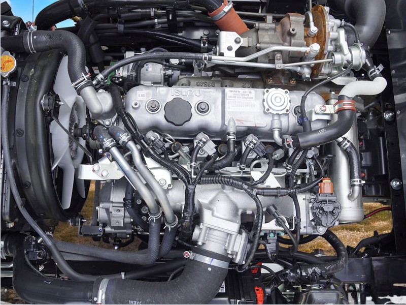 xe-tai-isuzu-qkr77he4-1-5-tan-thung-cho-gia-cam-dong-co